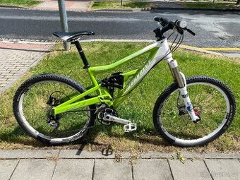 Celokarbonové freeride kolo Cannondale MOTO rám 17"