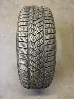 4ks ZÍMNÍ PNEUMATIKY PIRELLI WINTER SOTTOZERO 3 215/55/18 95