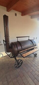 Jedinečný smoker gril