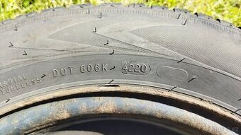 Nokian WR D4 185/65/R15 + plechové disky + TMPS ventilky