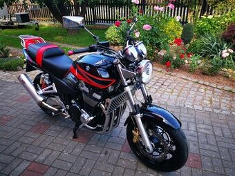 Suzuki GSX 1400 K4