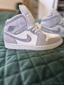 Nike Jordan 1 MID velikost 41