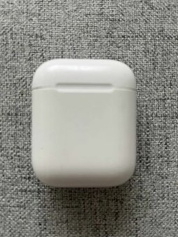 Apple Airpods 2019 s nabíjecím pouzdrem bílá