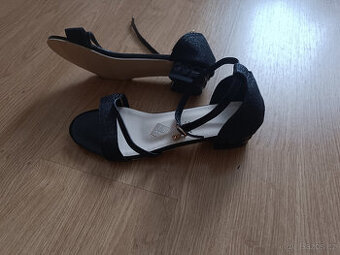 Dámské sandále černé nové