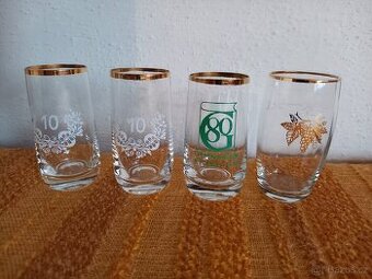 Skleničky na víno, koštovačky