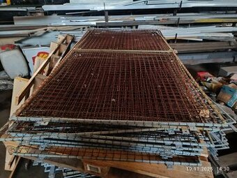 plotový rám s žebírkovým pletivem