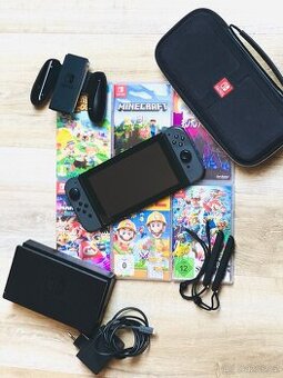 Nintendo Switch - Kompletní Příslušenství + 6 her