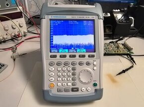 Rohde Schwarz FSH3 spektrální analyzátor 3 GHz + Tracking