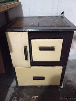 Sporák na tuhá paliva