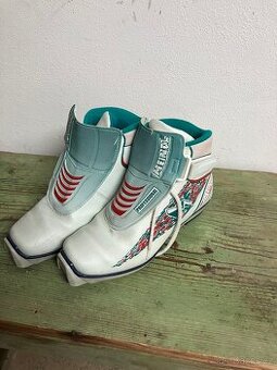 Prodám běžkové boty na SNS vázáni vel 37