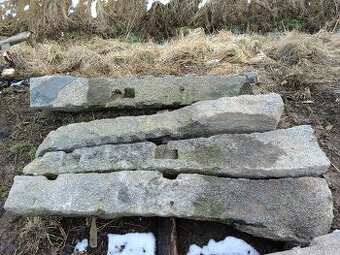 Žulové sloupky,kuny