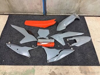 Sada plastů+sedlo KTM SX SX-f 23-25