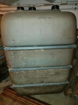 Nadrž na naftu, olej apod. 1000l volně stojící