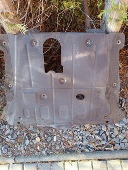 Dacia Duster 2-  kryt pod motor