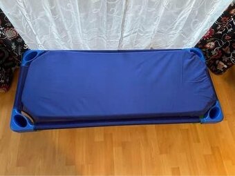 Stohovatelné dětské lůžko, lehátko s matrací 133cm