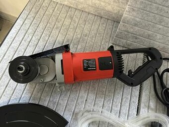 Výkonná elektrická řezačka betonu