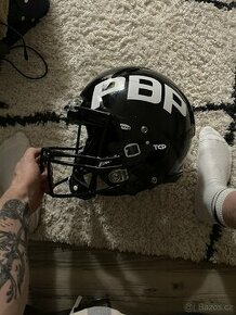 Helma na americký fotbal