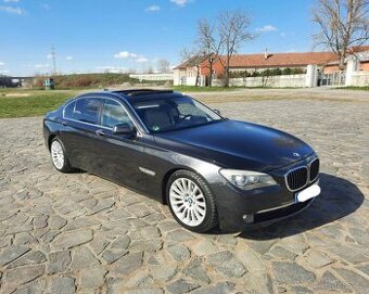 BMW 750 Li 4.4 V8 300 kW