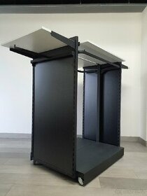 Prostorový víceúčelový stojan na textil pro prodejny/obchody