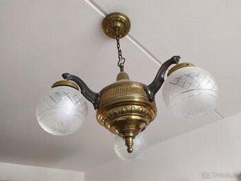 Starožitný mosazný lustr, stinidla z brouseneho skla