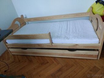 Dětská postel z masivu s úložným prostorem 160 x 80 cm