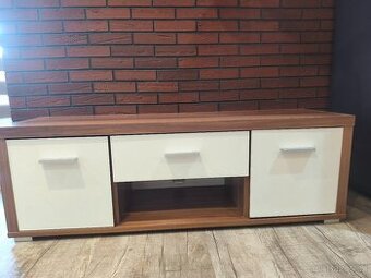 Komoda pod TV