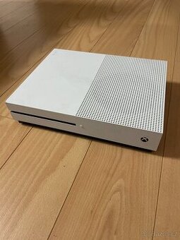 Prodám Xbox One S 1TB – Bez ovladače, možnost her