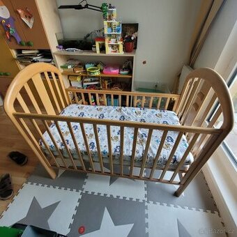 Dětská postýlka - dřevo