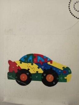 Dřevěné puzzle auto