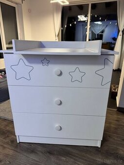 Komoda s přebalovacím pultem