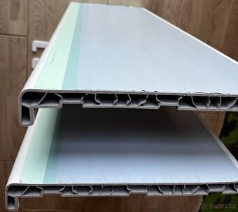 2 ks nových interierových parapetů 780 x 300 mm, krytky