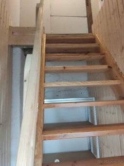drevěné schodiště