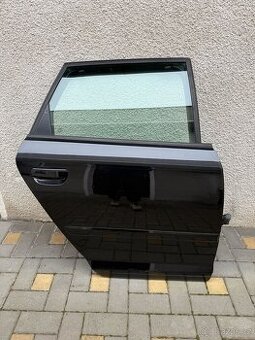 Audi A3 Sporback pravé zadní dveře .