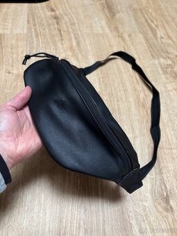 Černá ledvinka Johnny Urban