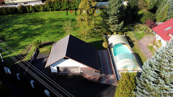 Prodej stavebního pozemku 2694m2 s dvou garáží a bazénem