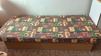 Válenda s úložným prostorem