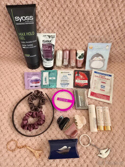 Sada mix různá dekorativní kosmetika a doplňky