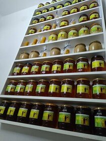 včelí med, ozdoby, svíčky ze včelího vosku, medovina