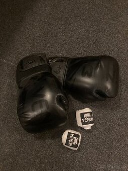 VENUM - Rukavice boxerské Contender