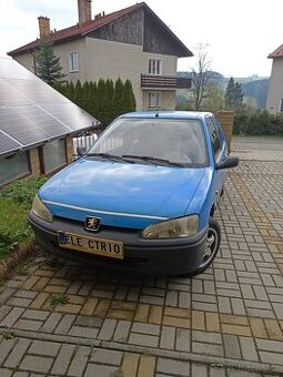 Elektromobil kolem komína a nabíjení ze sluníčka soběstačnos
