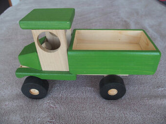 Prodám nové dřevěné auto délka cca 25cm