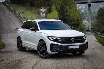 Touareg 3.0 TDI V6 286k R-Line, IQ Light, Pano, Vzduch, DPH