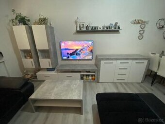 Obývací stěna a konferenční stůl