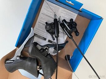 Řadič Shimano Claris a hydraulické brzdy