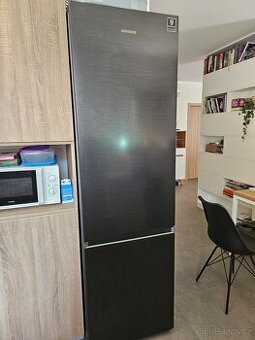 Lednice s mrazákem Samsung černá, výška 2030 mm