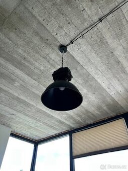 Černá industriální závěsné světlo - 1