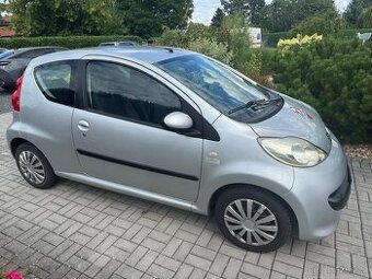 Peugeot 107 1,0 benzín