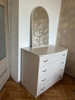 Komoda a zrcadlo