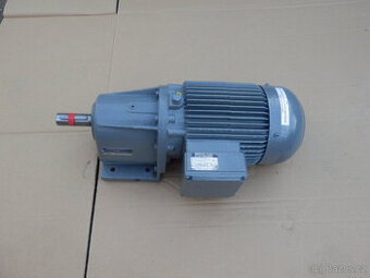 Elektromotor s převodovkou
