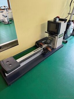 Veslovací trenažér Technogym RowRace HC900 s displejem